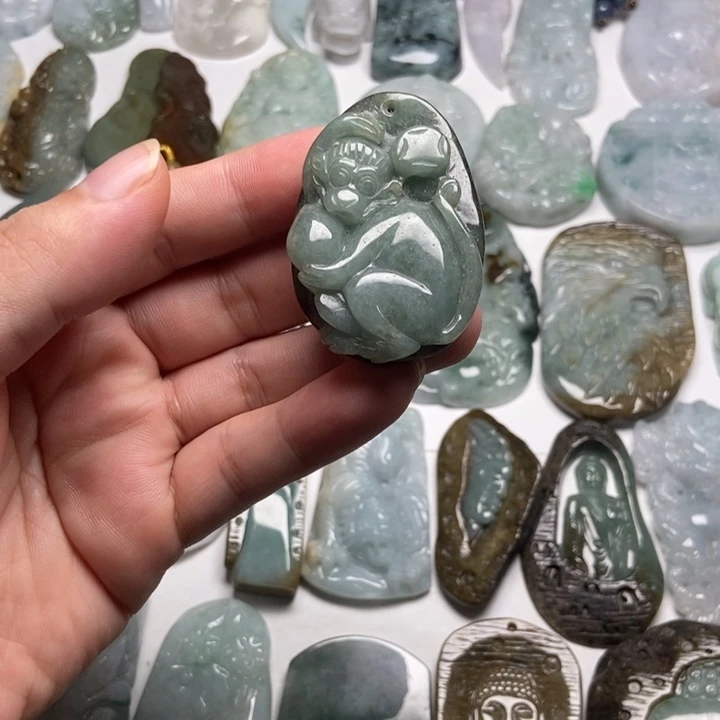 翡翠未镶嵌颈饰猴子55