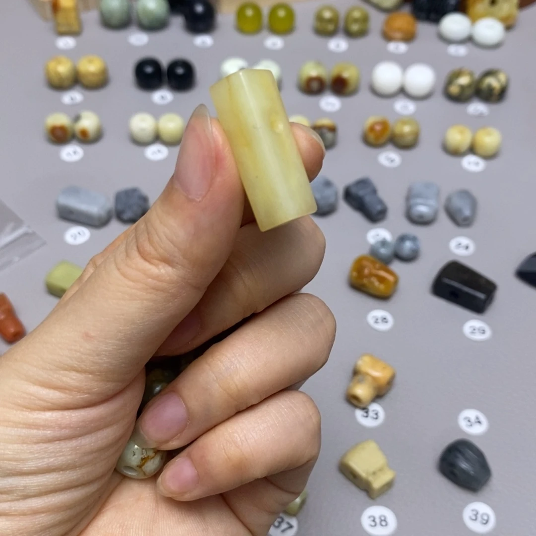 蛇纹石玉配饰合金三**宝