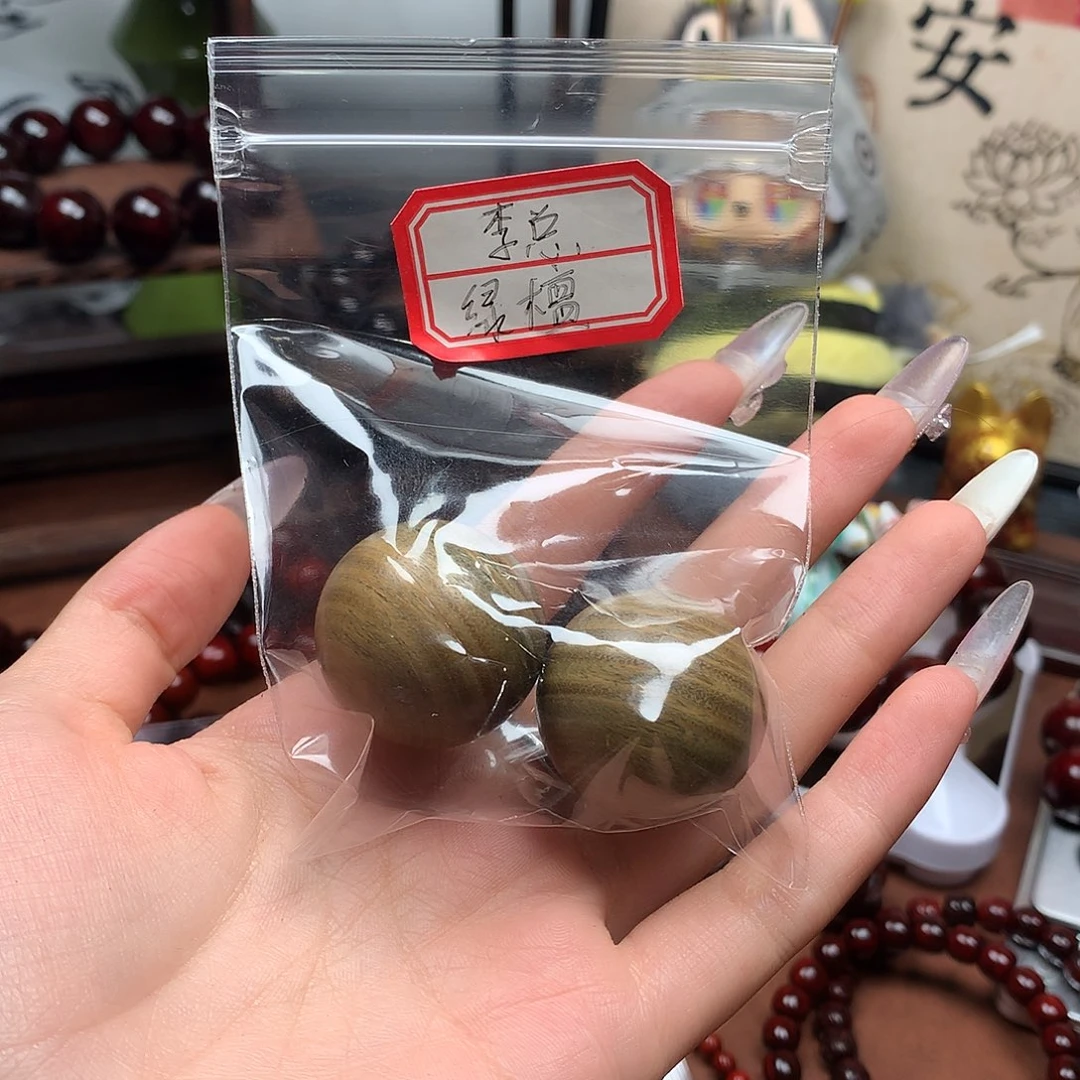 李****檀香紫檀（小叶紫檀）绿檀两颗