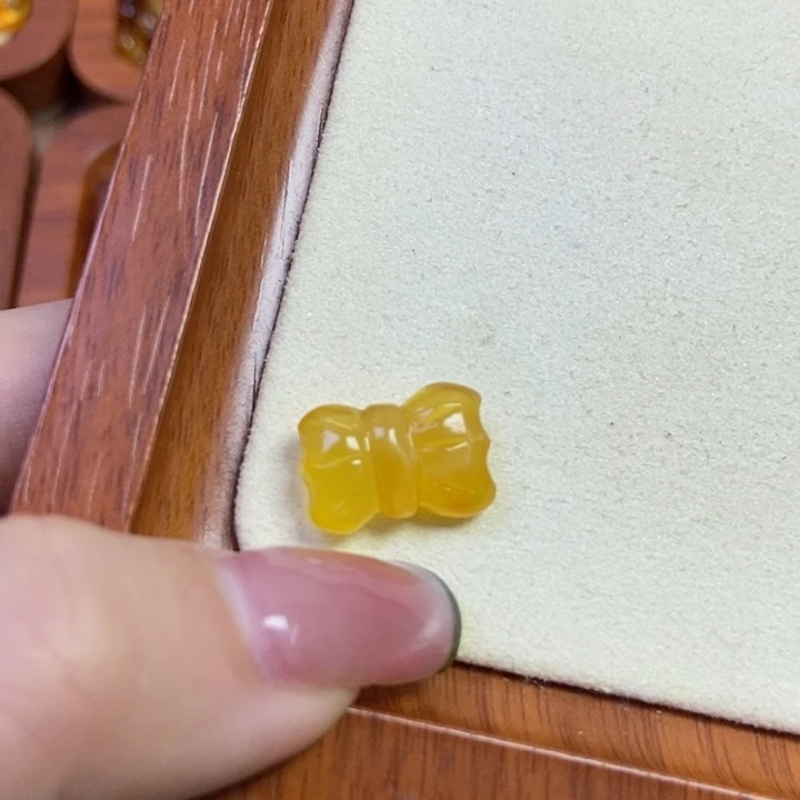 琥珀未镶嵌珠宝奇石蝴蝶结