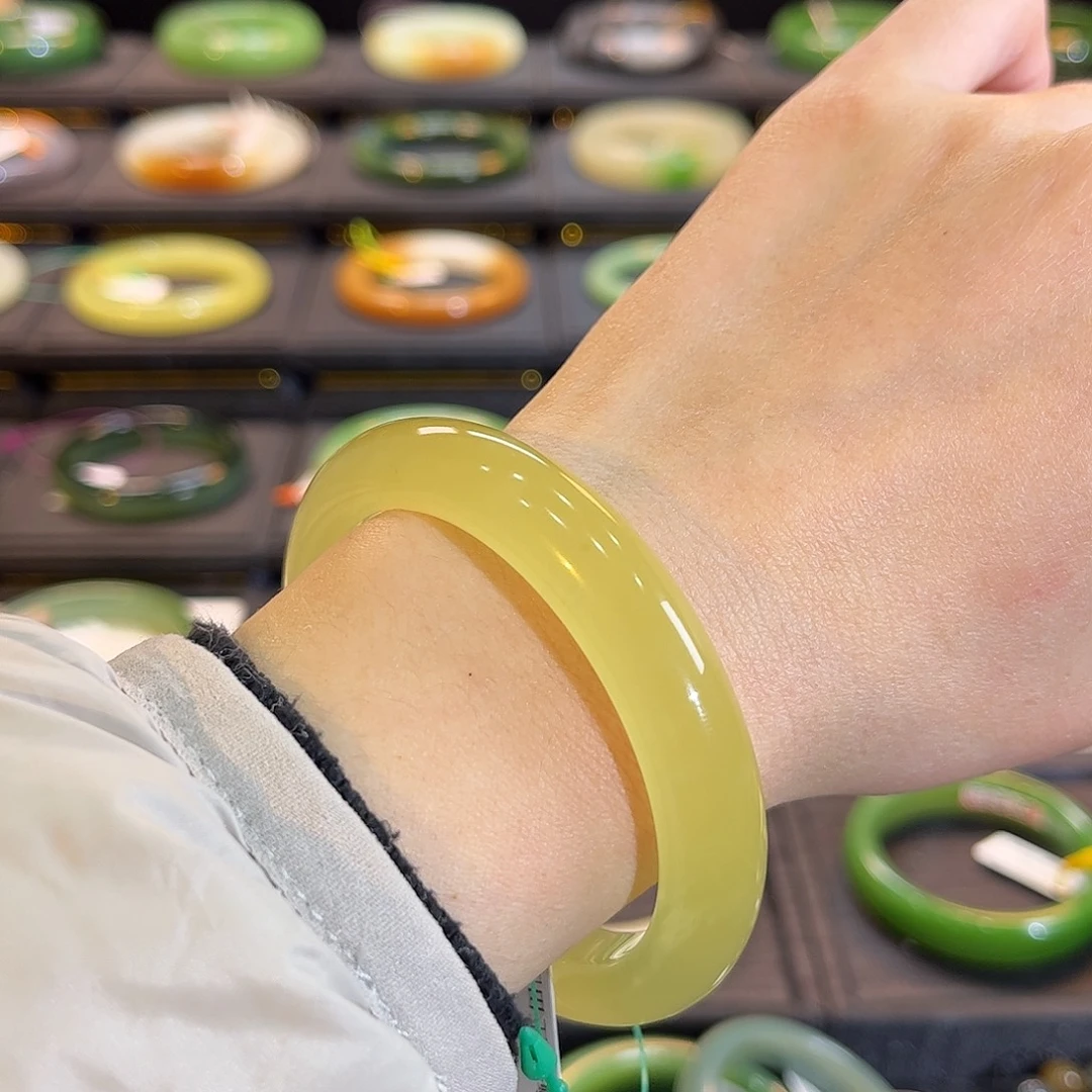 和田玉未镶嵌手镯冰底鸡油黄