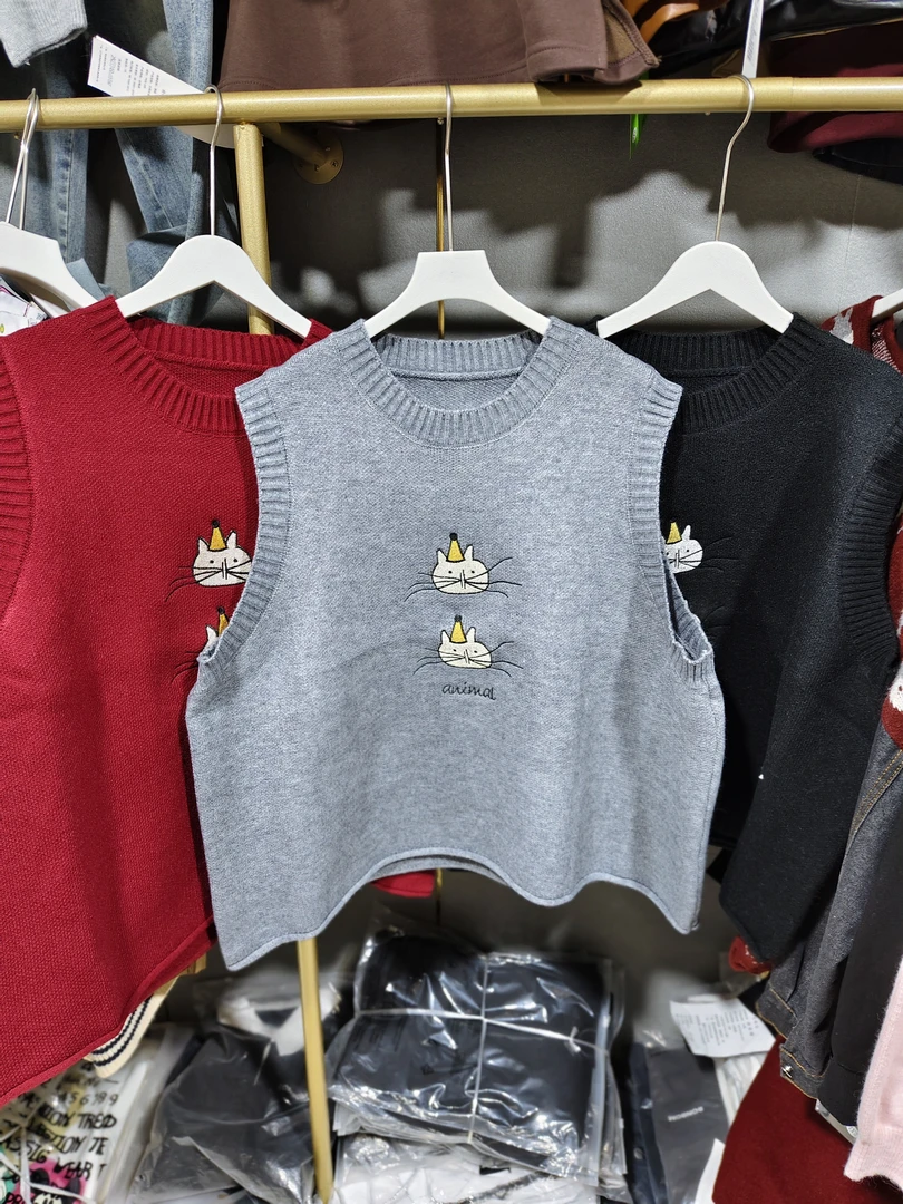 胖瑶瑶家针织刺绣马甲