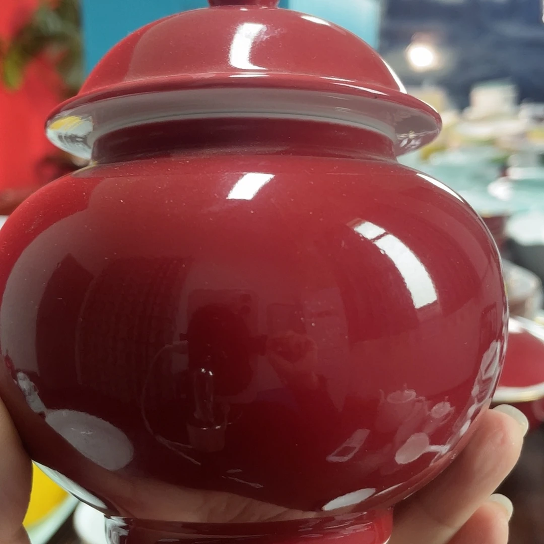 玛瑙红茶叶罐一个