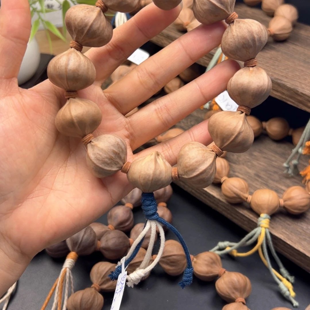 手串橄榄核h***y003。2.4×2.2四花