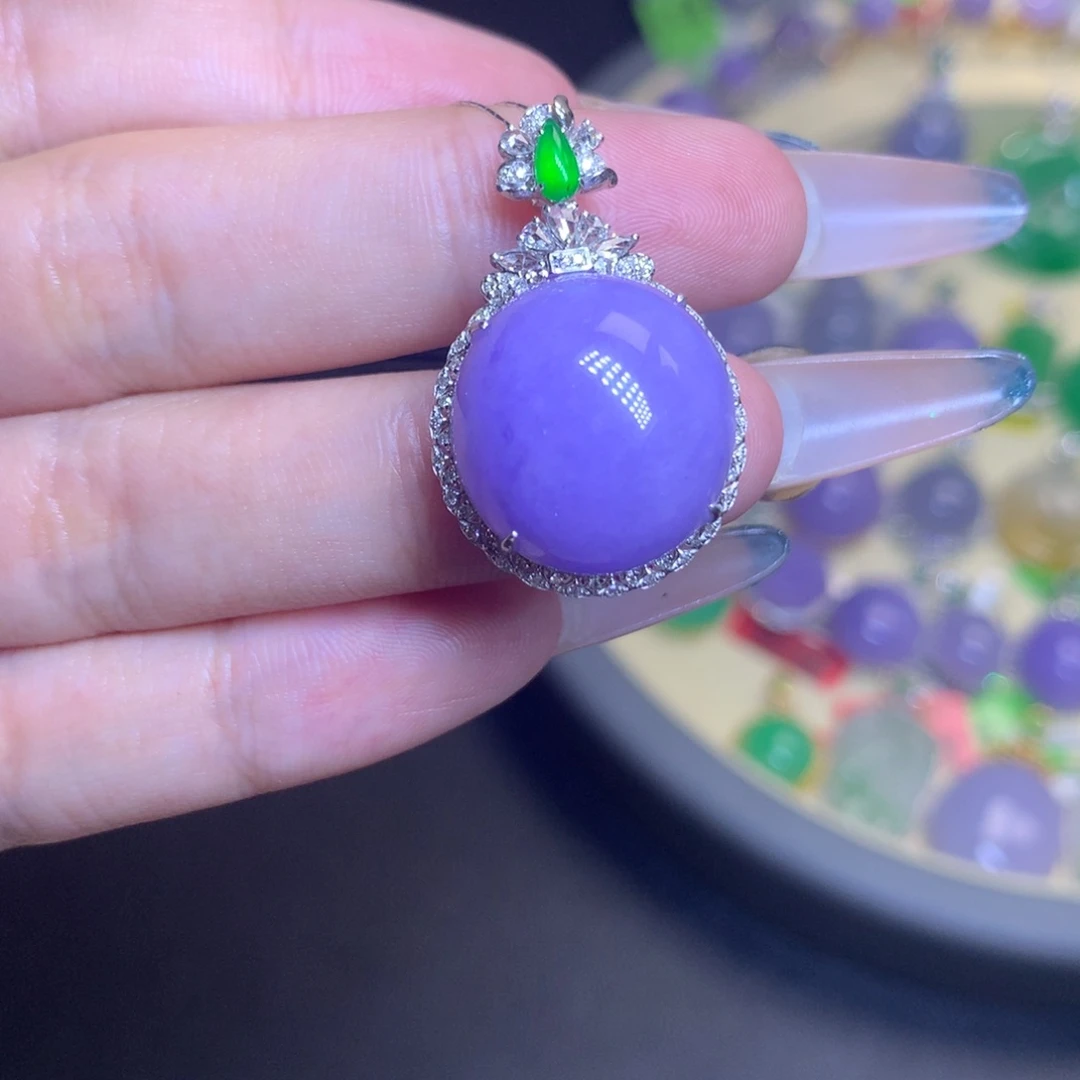 颈饰18K金镶嵌翡翠