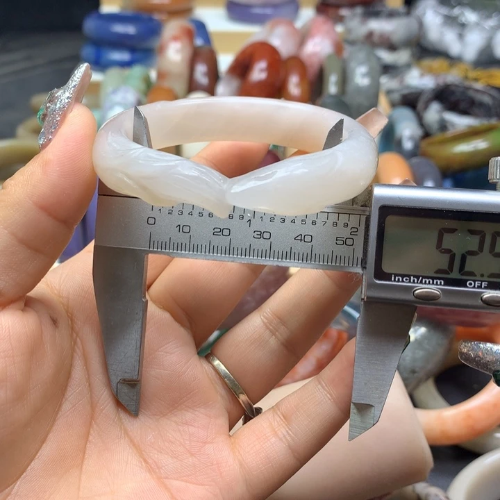 未镶嵌手镯石英质玉