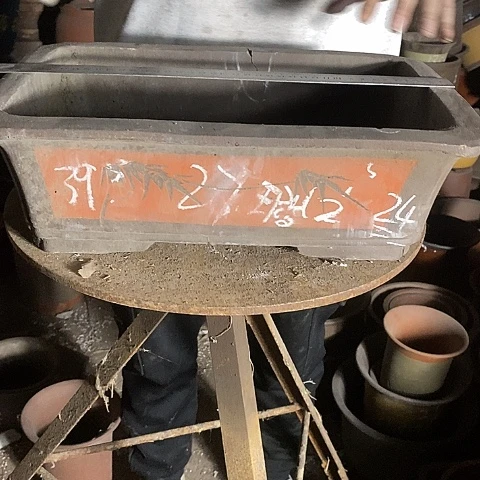 中国宜兴紫砂花盆，