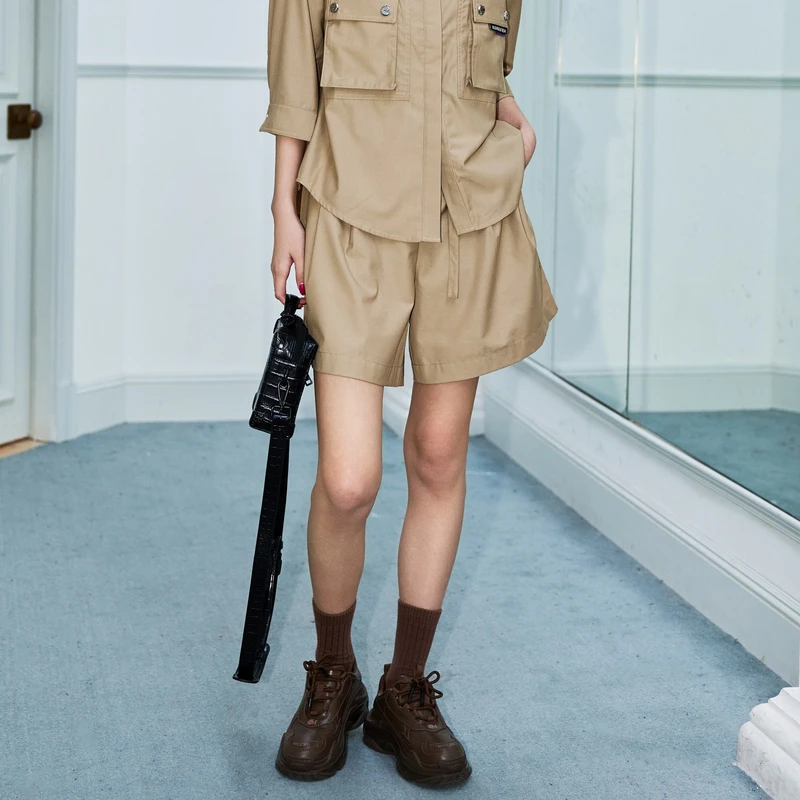 UTI新款卡其色阔腿西装休闲裤女装宽松显瘦直筒短裤春季新款