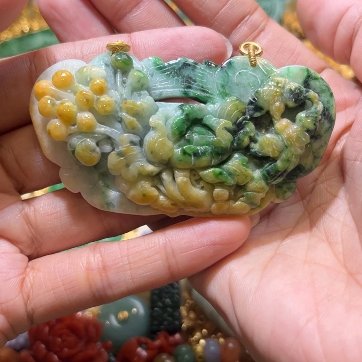 翡翠未镶嵌颈饰待编制