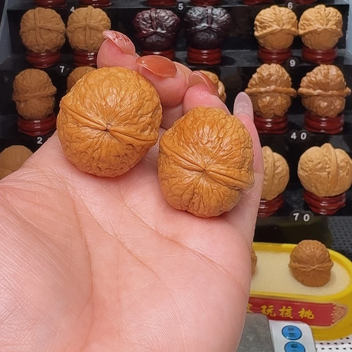 我***呀文玩核桃把件蛇皮球-168号