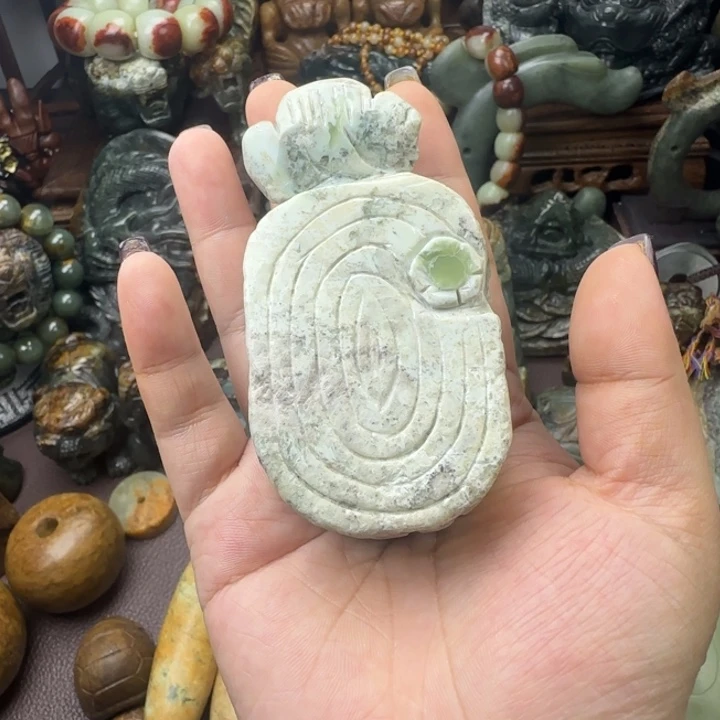 透闪石质玉未镶嵌珠宝奇石