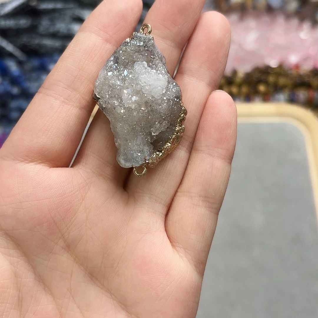 玛瑙/玉髓未镶嵌珠宝半成品双吊晶牙吊坠一颗