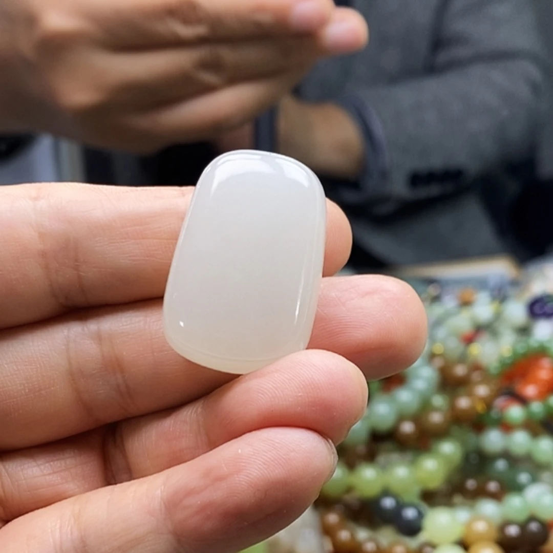 H***a和田玉未镶嵌颈饰