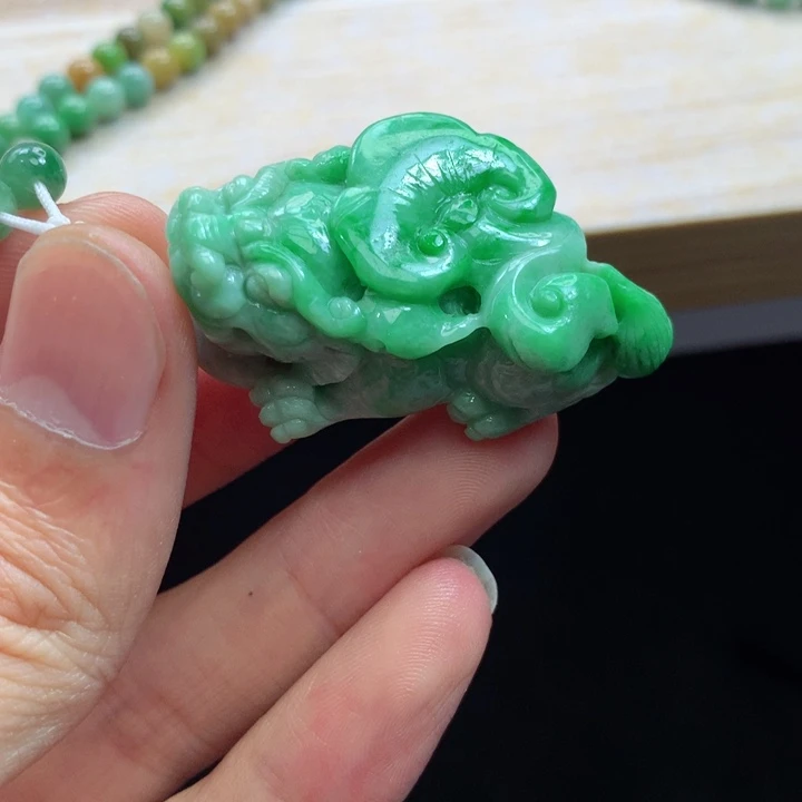 翡翠未镶嵌颈饰吊坠