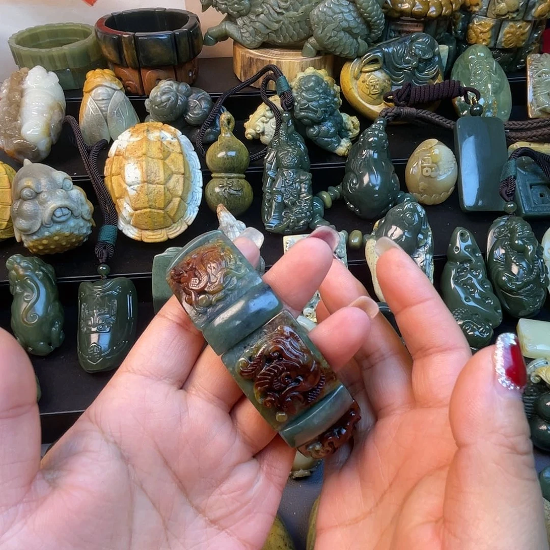 慧***语岫岩河磨玉（透闪石质玉）未镶嵌手链