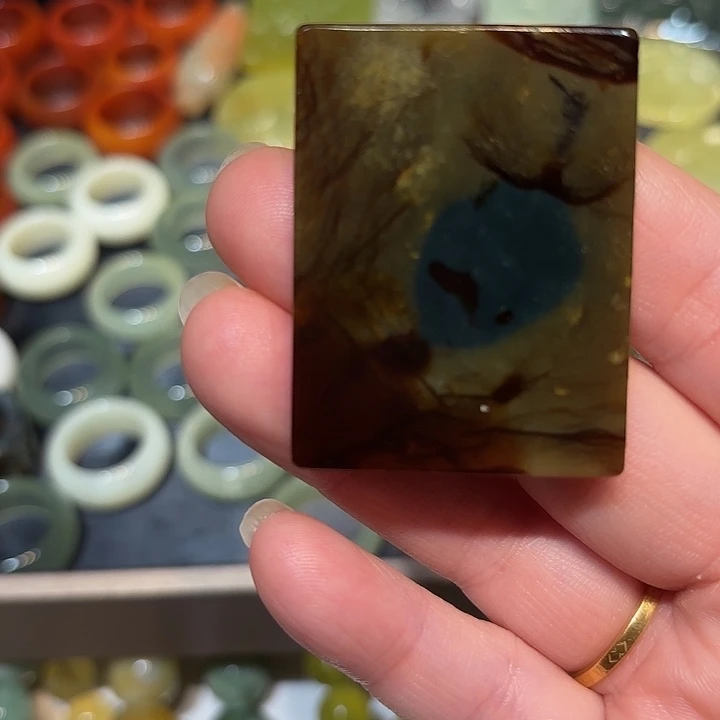 菲***菲蛇纹石玉未镶嵌吊坠