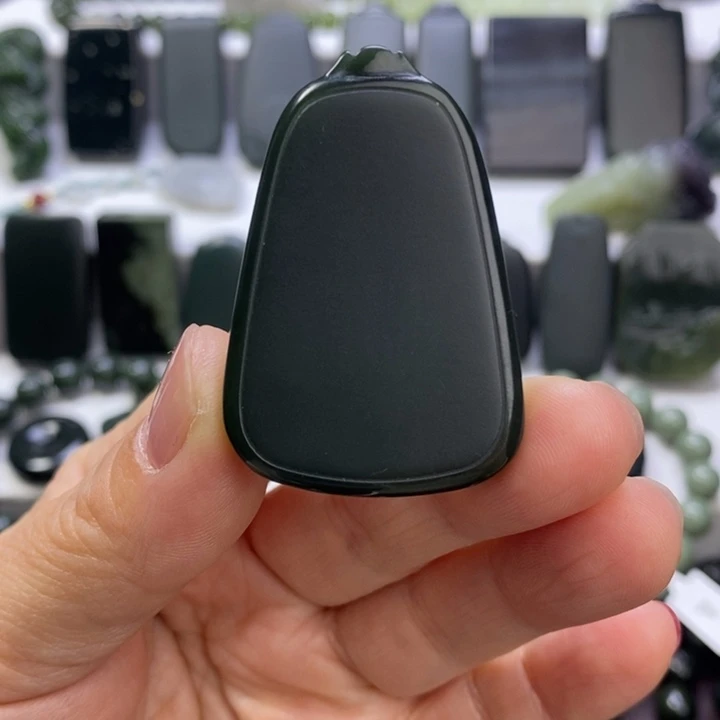 和田玉（青玉）未镶嵌珠宝奇石