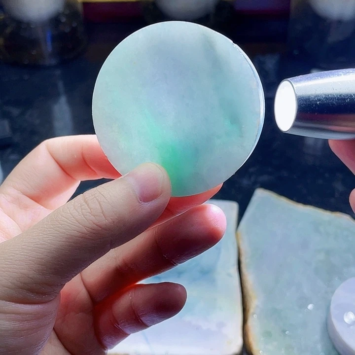 翡翠未镶嵌颈饰毛料55