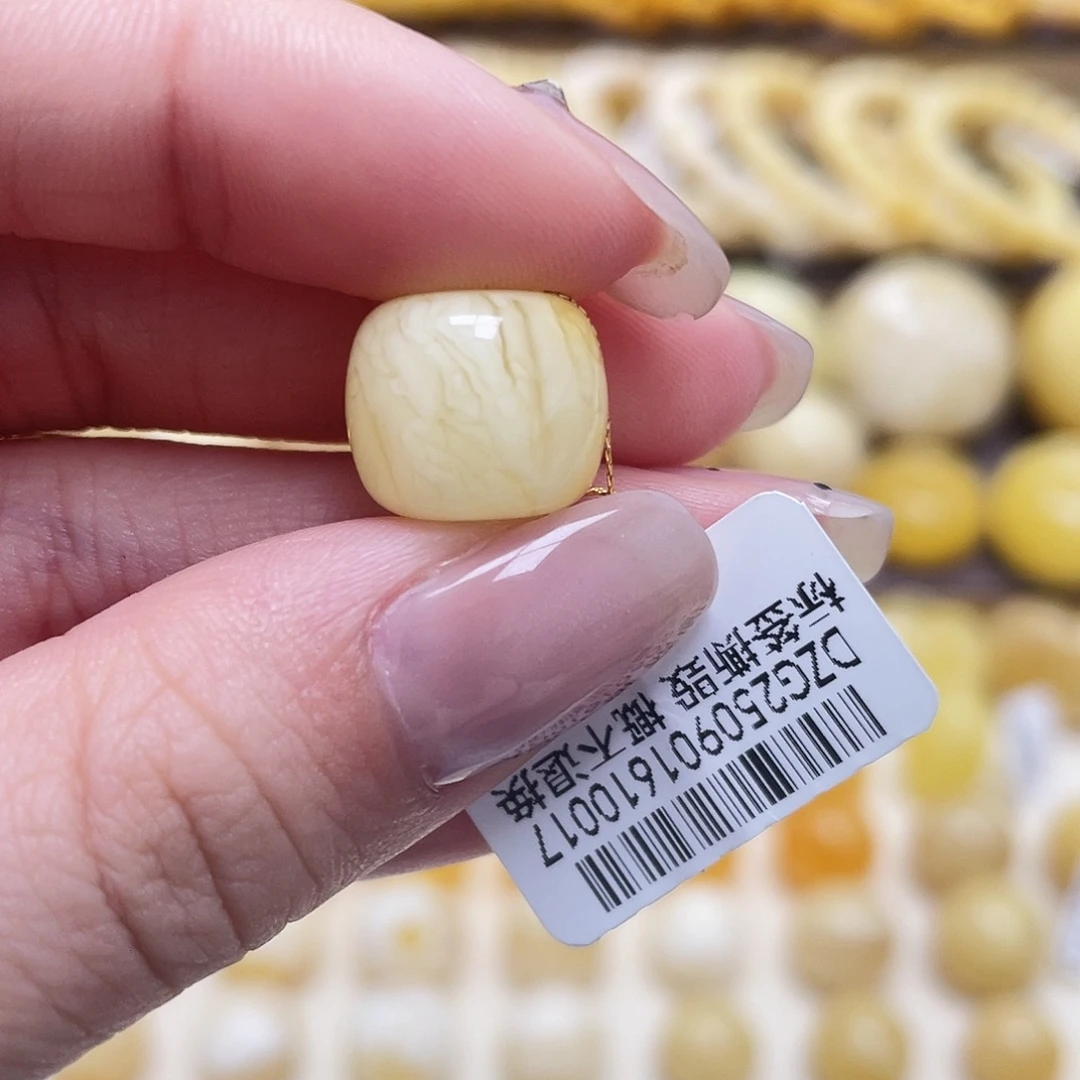 琥珀未镶嵌裸石13.4*11.4mm虎皮老型皮色