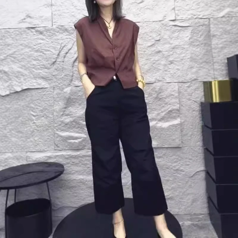 大爱美依缘2025夏季新款时尚V领无袖上衣高腰直筒九分裤显瘦