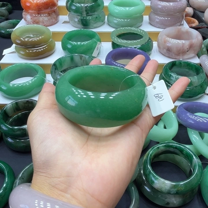 石英质玉（非洲翠）未镶嵌手镯