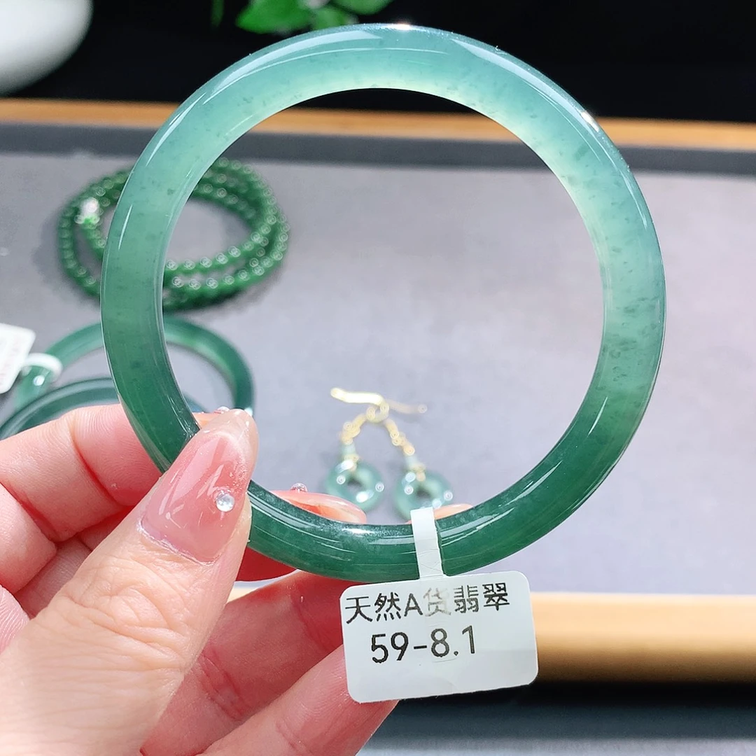 未镶嵌手镯（圆镯）翡翠