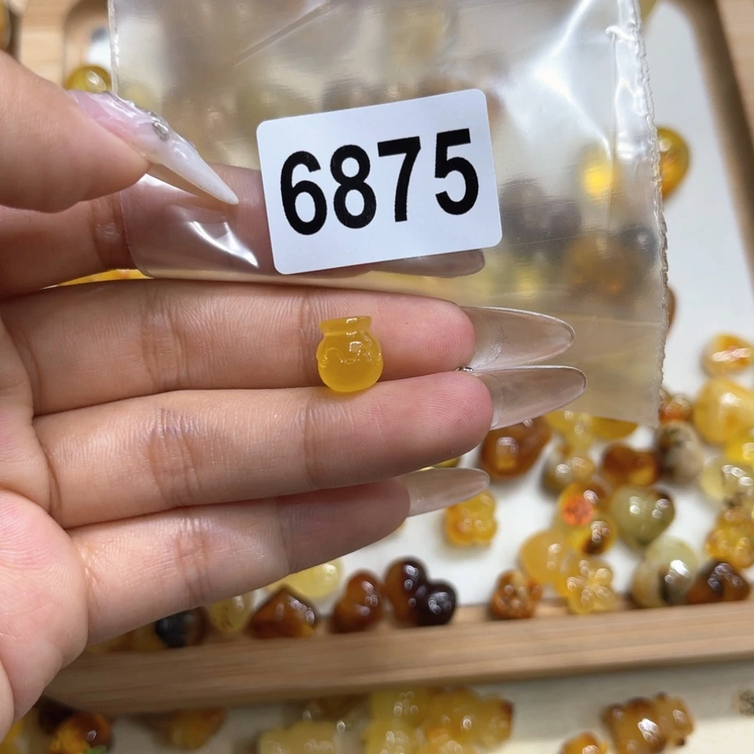 未镶嵌琥珀珠宝奇石
