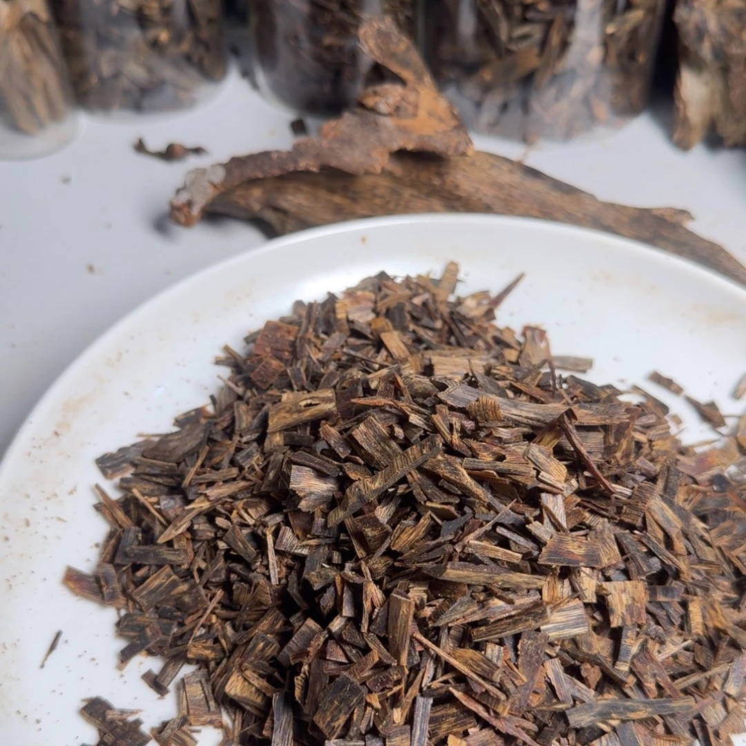 浪***人沉香碎屑沉香天然沉水皮油老料208克