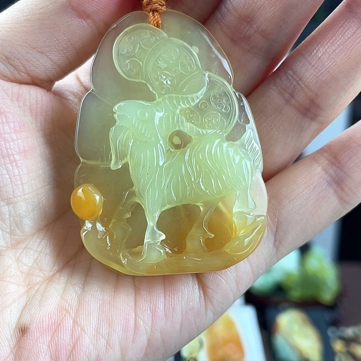 蛇纹石玉颈饰未镶嵌