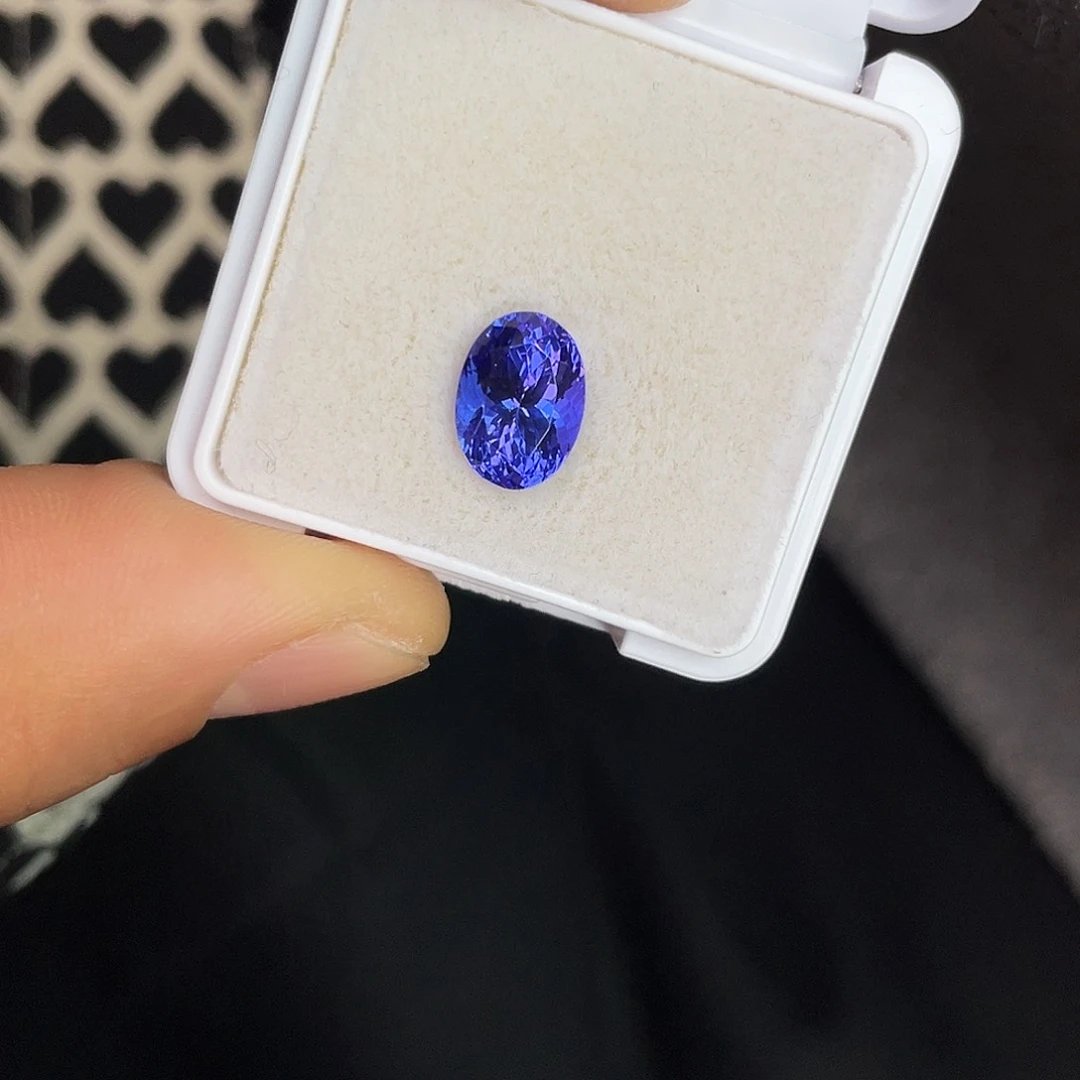 坦桑石裸石未镶嵌3.55Ct。