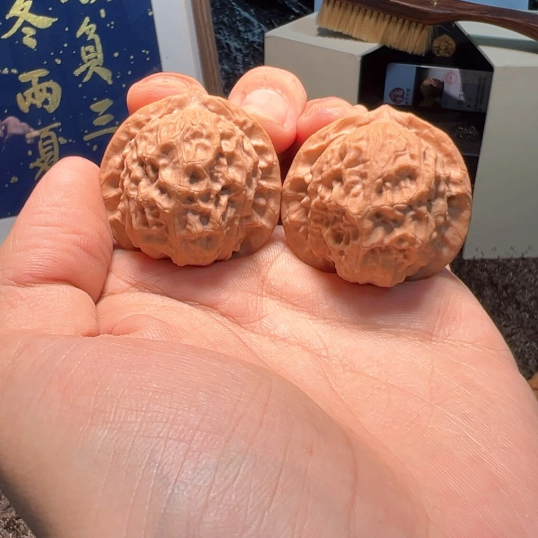文玩核桃把件牛**堡瓷娃娃3903