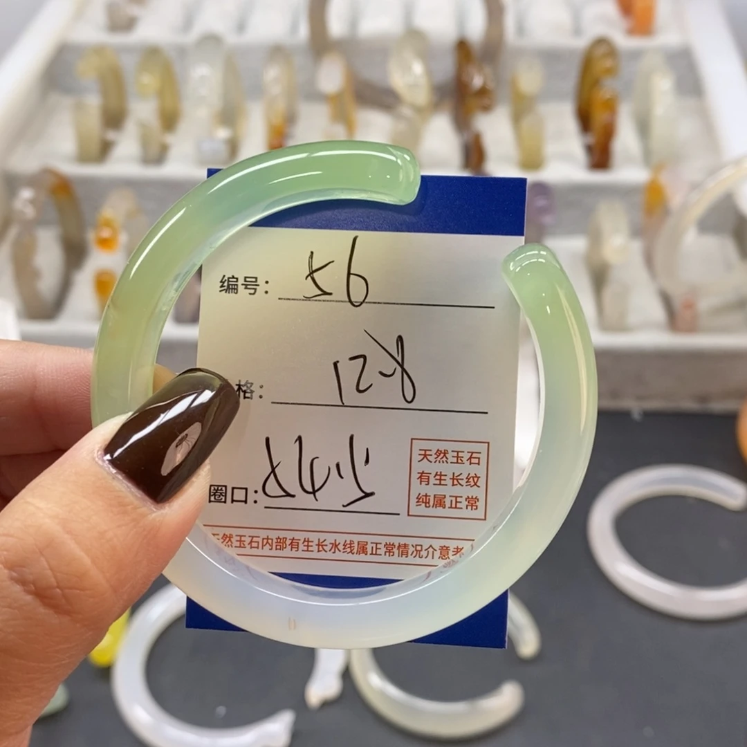 手镯玛瑙/玉髓未镶嵌56