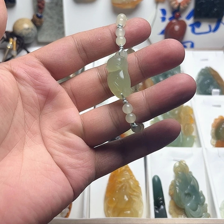 蛇纹石玉合金颈饰