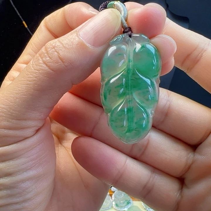 石英质玉未镶嵌颈饰