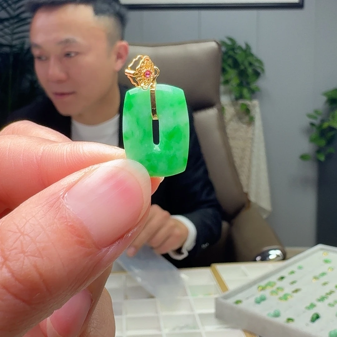 翡翠18K金镶嵌吊坠(不含链)多样性发货其一