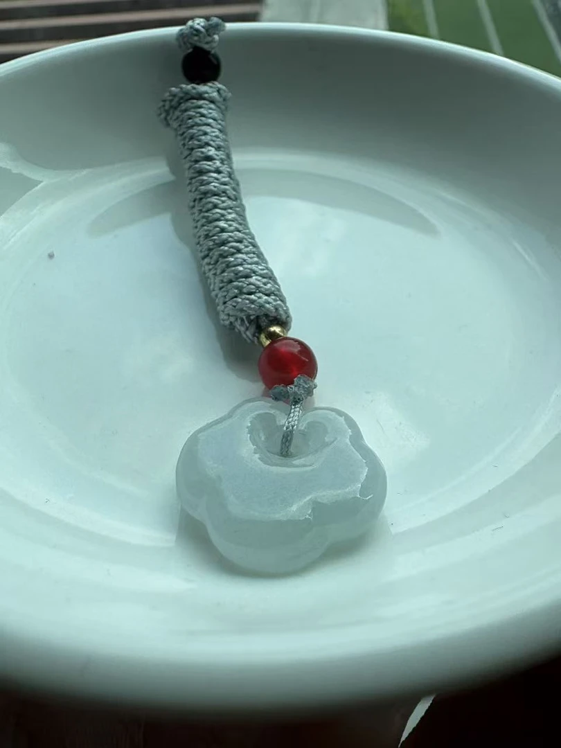 精美翡翠祥云锁小吊坠