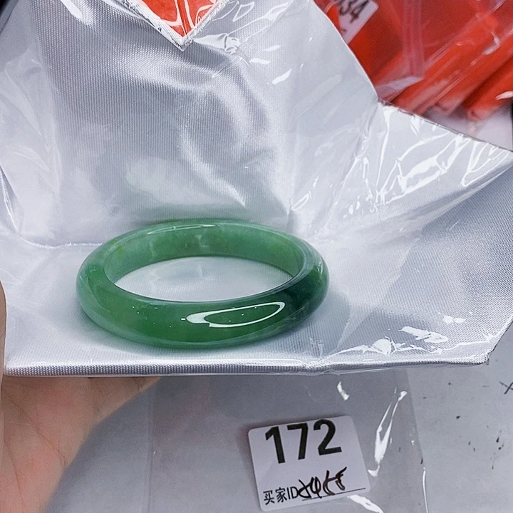 翡翠未镶嵌手镯一图一物实物为准（微瑕处理）