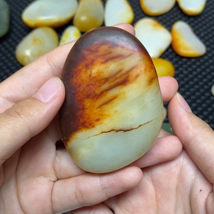 和田玉未镶嵌把件