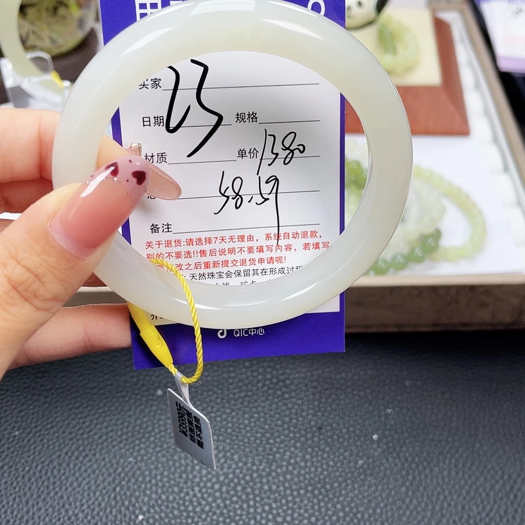 我***当未镶嵌手镯和田玉