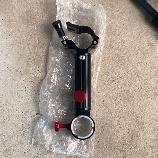 黑红钓椅伞架一个。