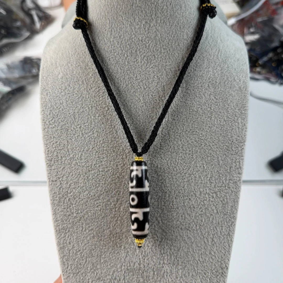 天然玛瑙大尺寸黑白莲师三眼竖带颈链