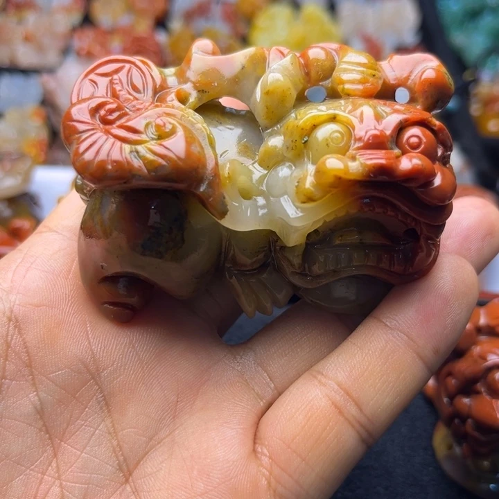 石英质玉（黄龙玉）未镶嵌颈饰我****王