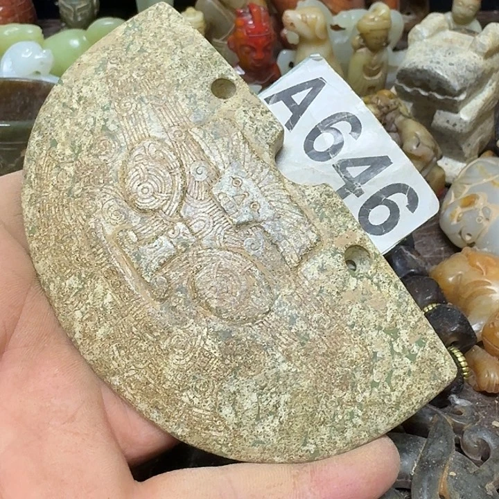 透闪石-蛇纹石玉未镶嵌颈饰