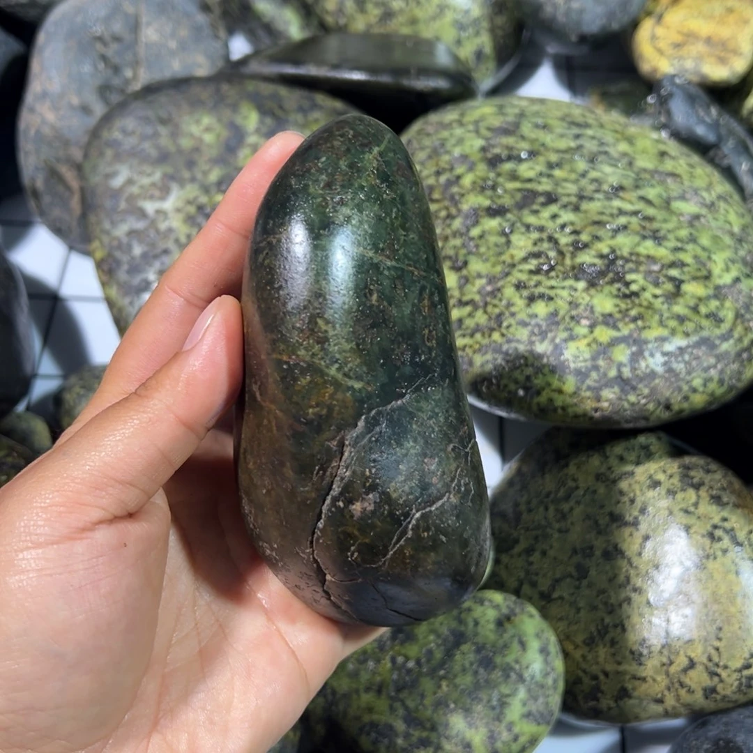 未镶嵌蛇纹石玉西藏藏玉药王石牛****业