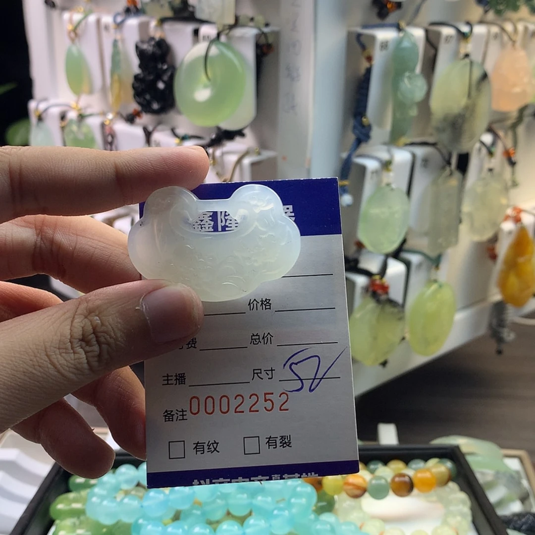 【闪购商品】蛇纹石玉颈饰未镶嵌