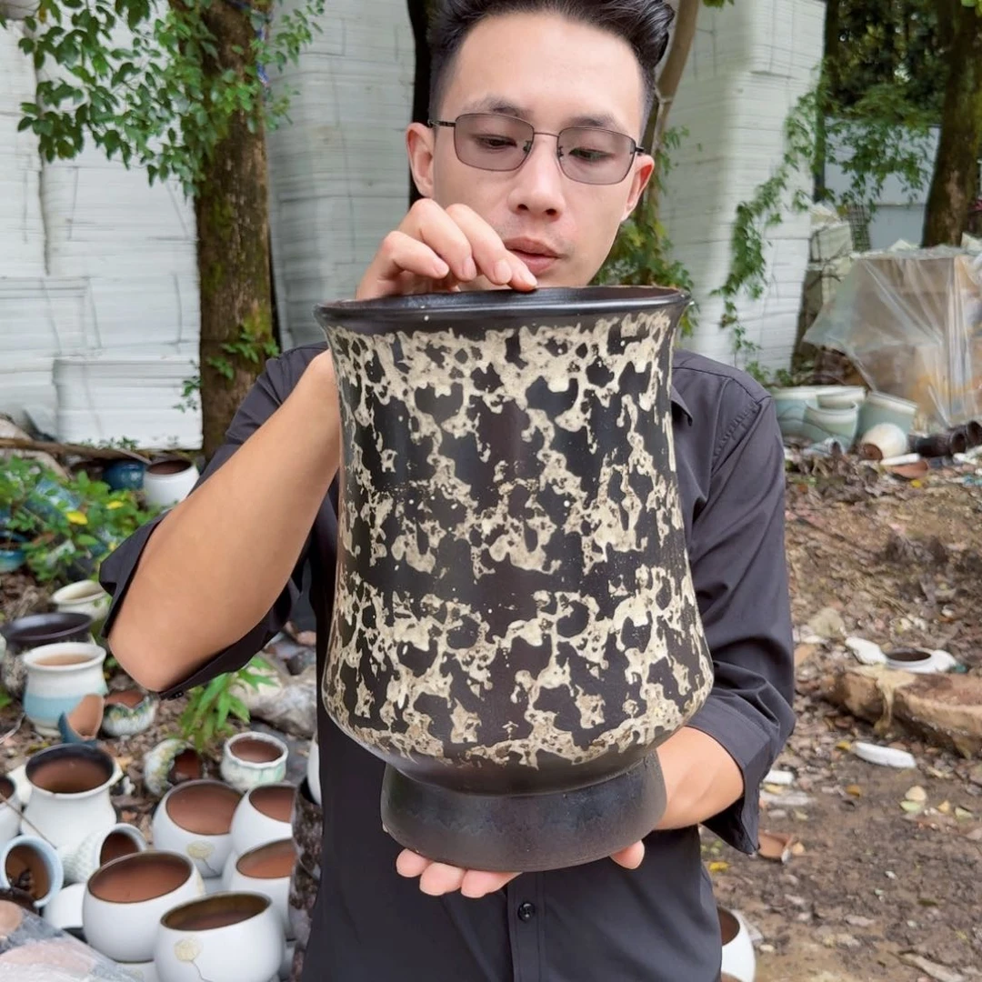 紫砂花盆口20高30（束腰黑色老庄一个