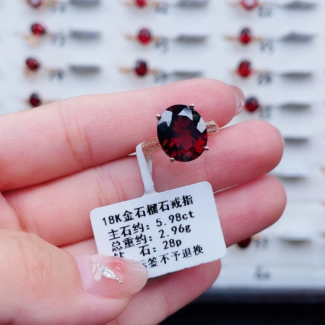 18K金镶嵌戒指石榴石