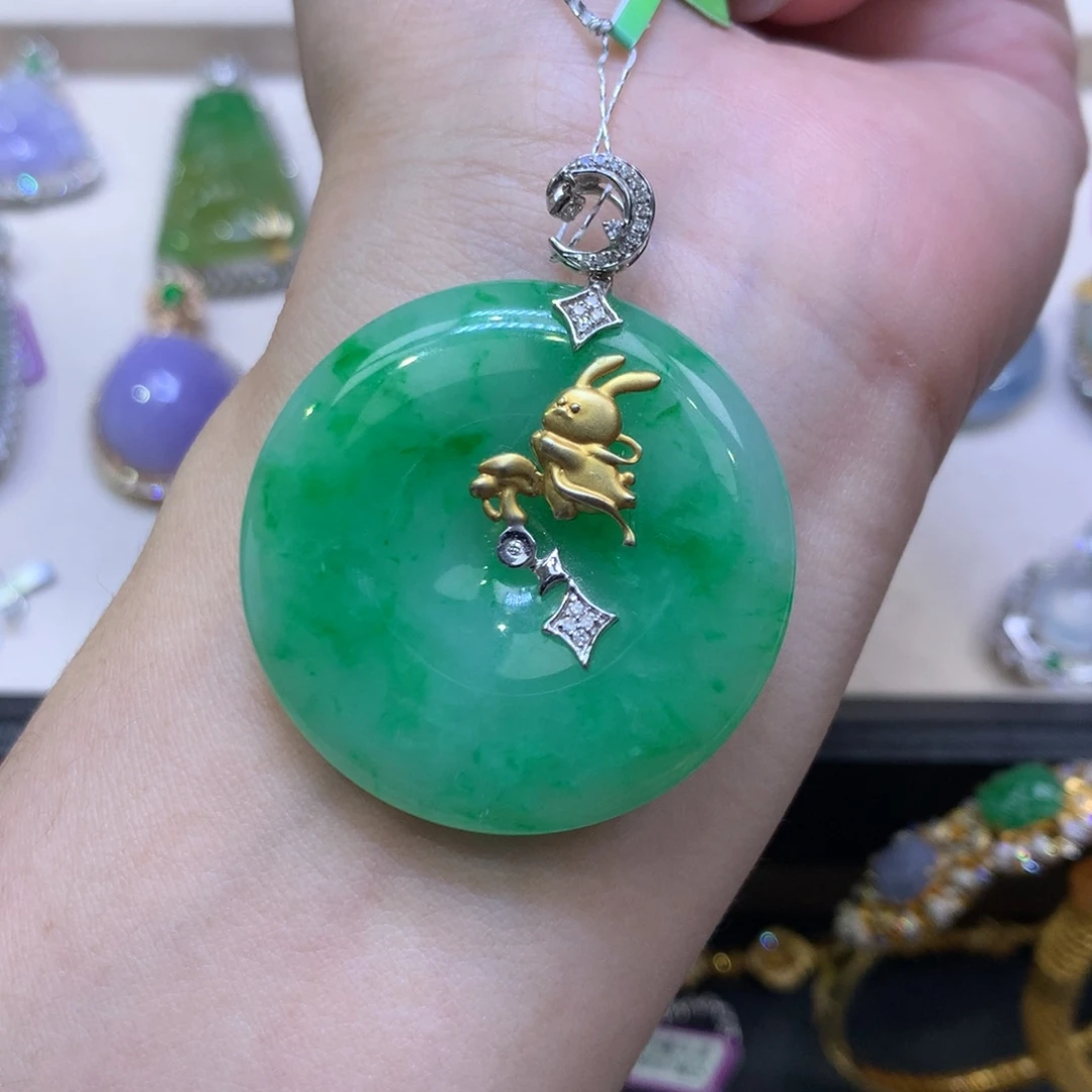 翡翠18K金镶嵌颈饰