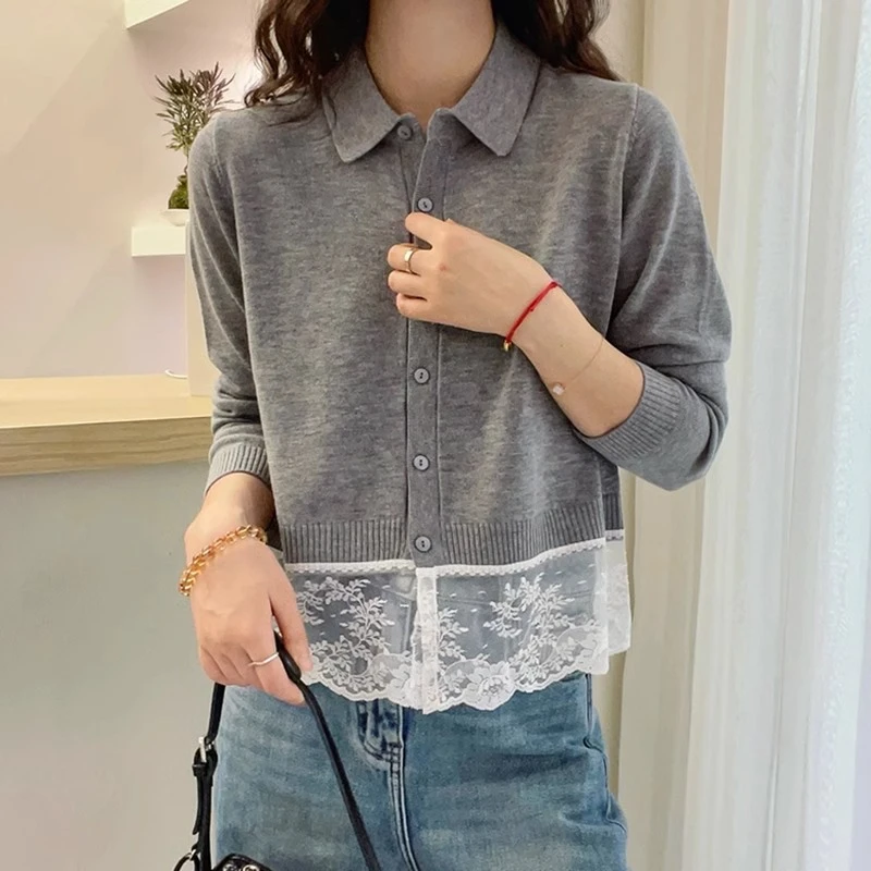 大码polo领蕾丝拼接针织开衫女春季胖妹妹别致百搭设计感显瘦上衣