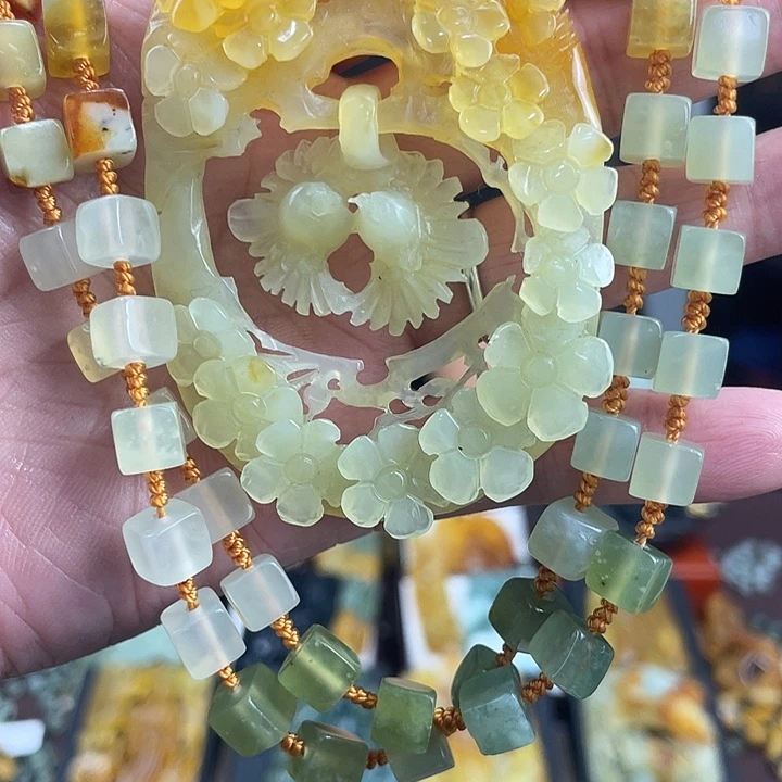 蛇纹石玉未镶嵌颈饰
